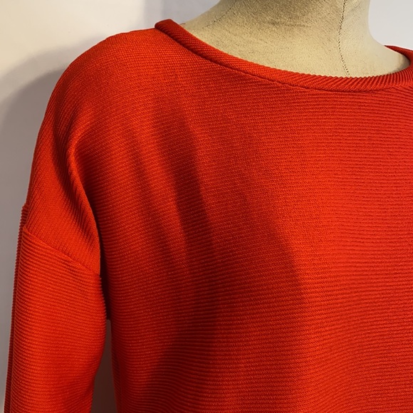 Red Small Venus knee high dress - Picture 3 of 10